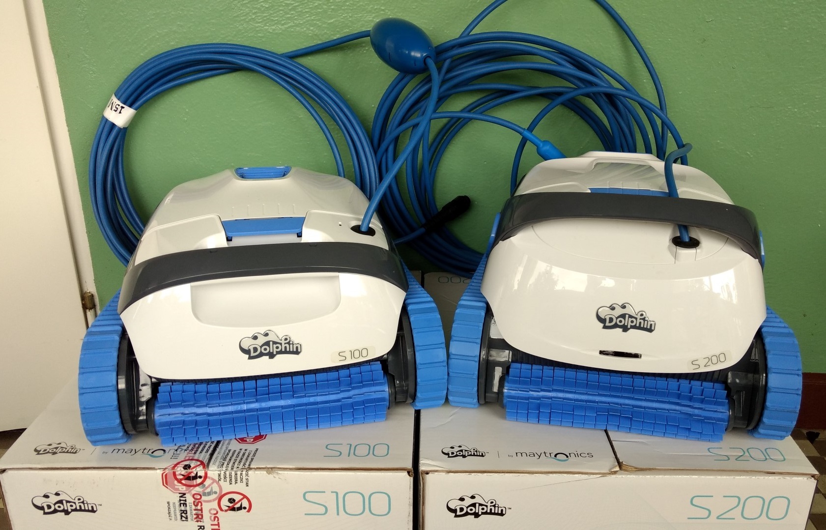 odkurzacze basenowe dolphin maytronics s100 s200 s300 m400 porównanie 1
